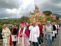 S.E. Mons. Alberto Tanasini in processione