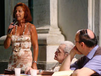 La Signora Danila Olivieri, parla a nome degli autori del libro.